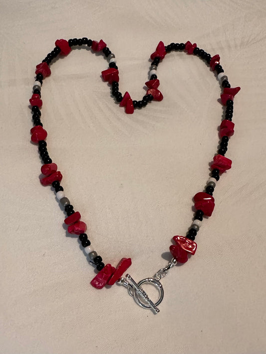 Between The Hedges Beaded Necklace with Black Stones